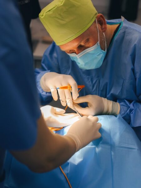 Otoplastyka – korekta odstających uszu metodą chirurgiczną